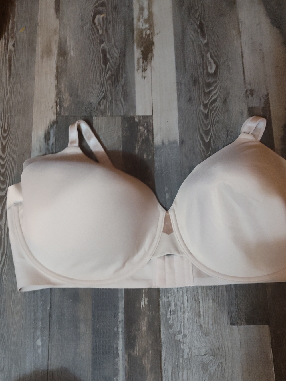 5/$25 SALE Olga Size 44DD Everyday Light Nude Underwire T-Shirt Bra